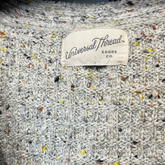 ๐ 3 for $15 ๐ Universal thread gently used V neck sweater - Picture 3 of 4